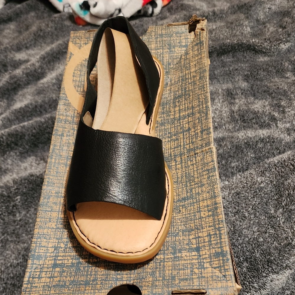 Born brand sandals size 6